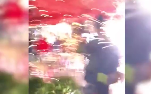 Video: Phe biểu tình ném pháo hoa vào những người ủng hộ Tổng thống Trump